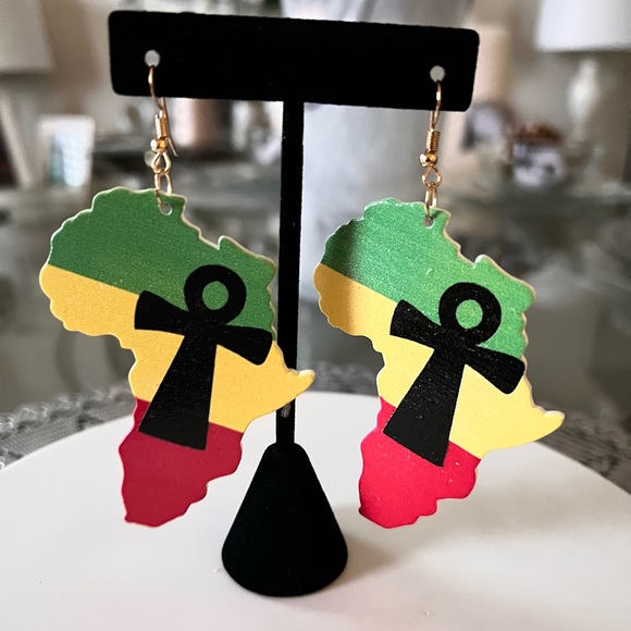 Afrocentric Women African Map Wooden Shaped Wood Dangle Earrings - Picture 1 of 4